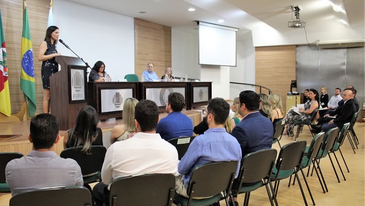 Residentes na cerimônia de formatura no Hospital Universitário