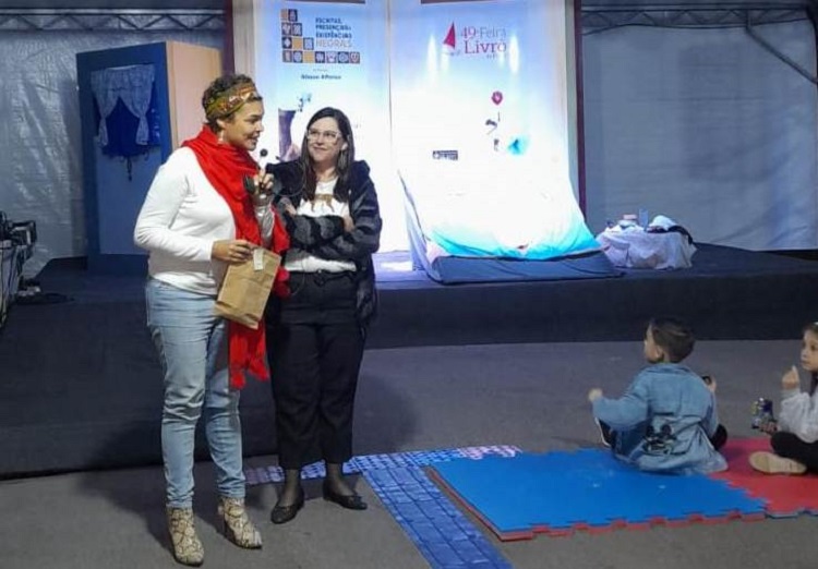 Homenagem à professora Cassiane na abertura da Rua das Crianças