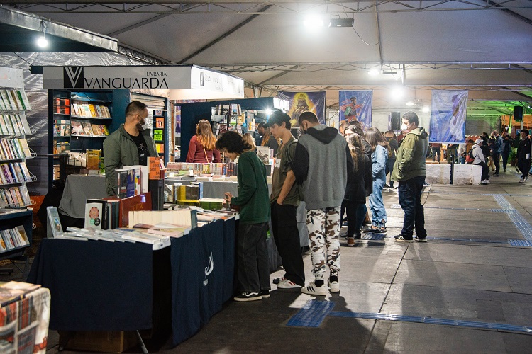 Praça Didio Duhá recebe mais uma edição da Feira do Livro da Furg